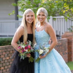 Handheld Bouquet – Complete form below to tell us about your colors!